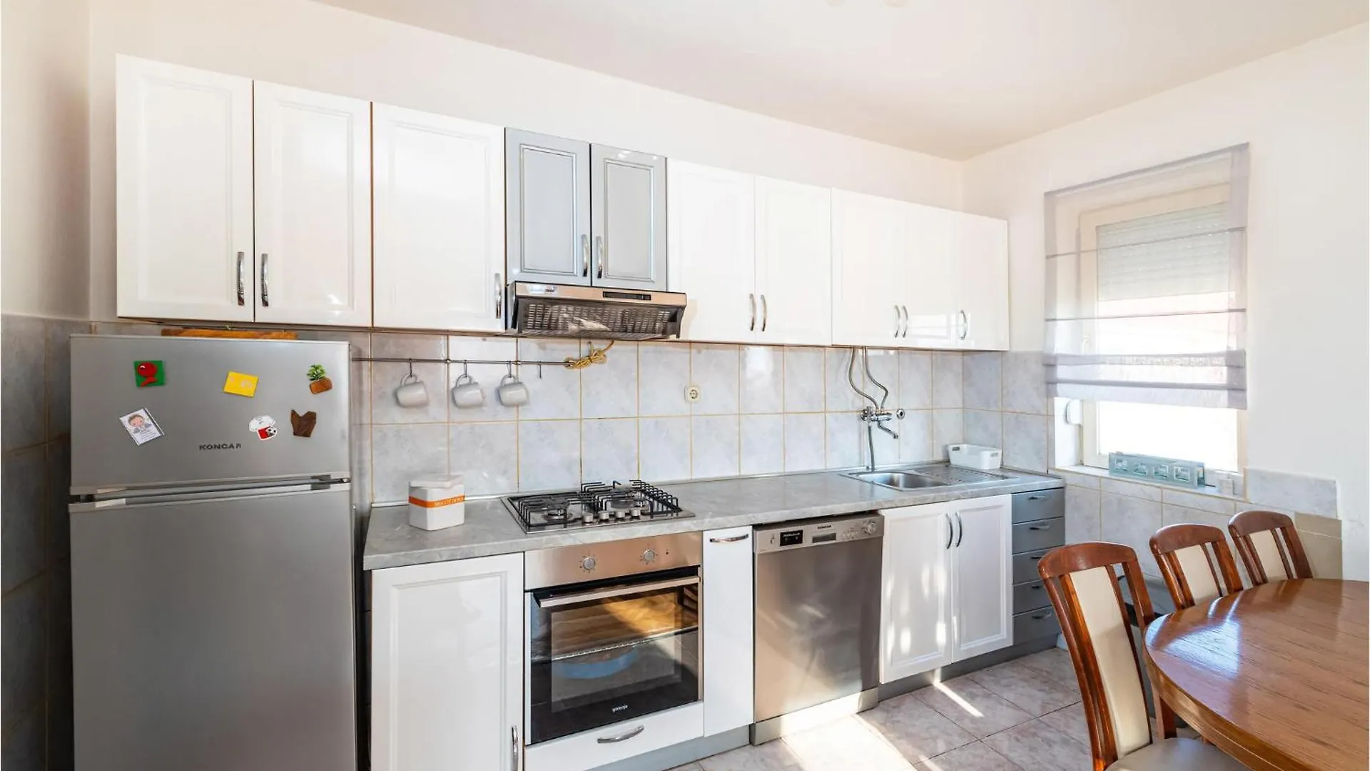 Lovely Apartment In Jasenice With Kitchen