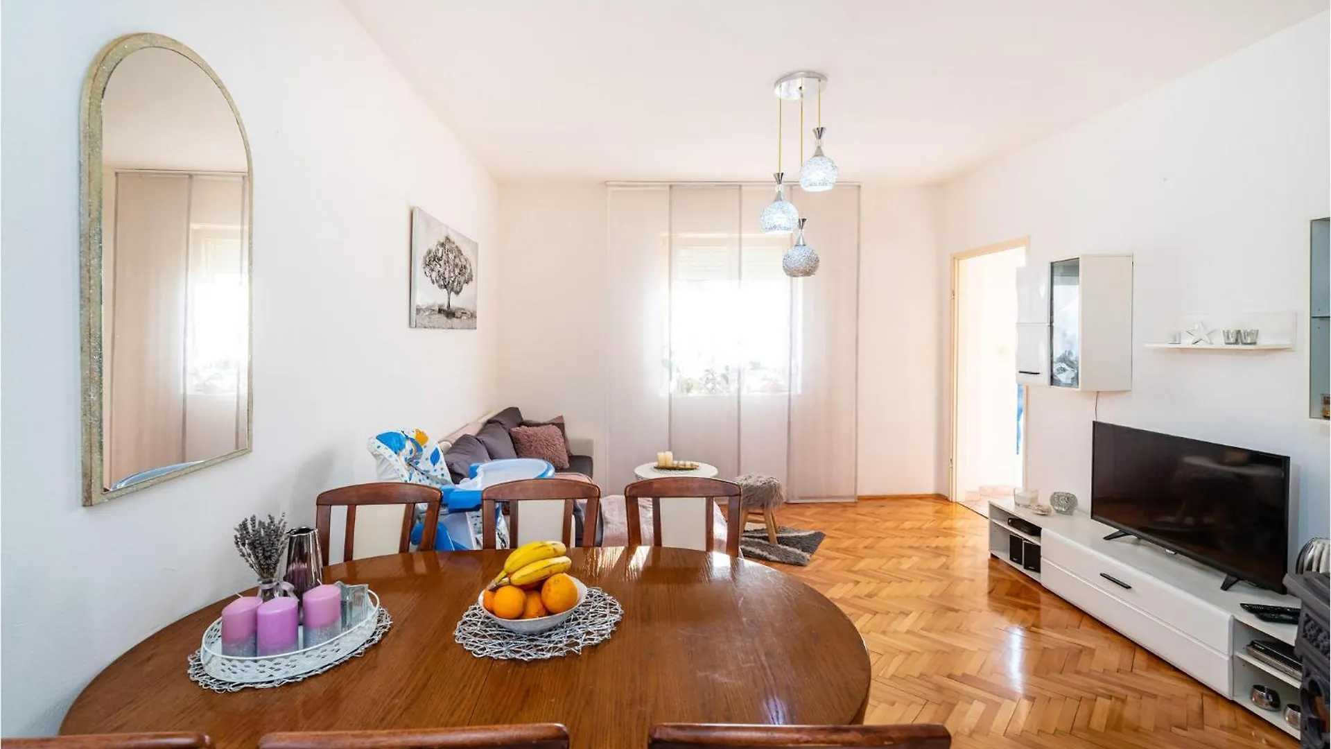 Lovely Apartment In Jasenice With Kitchen