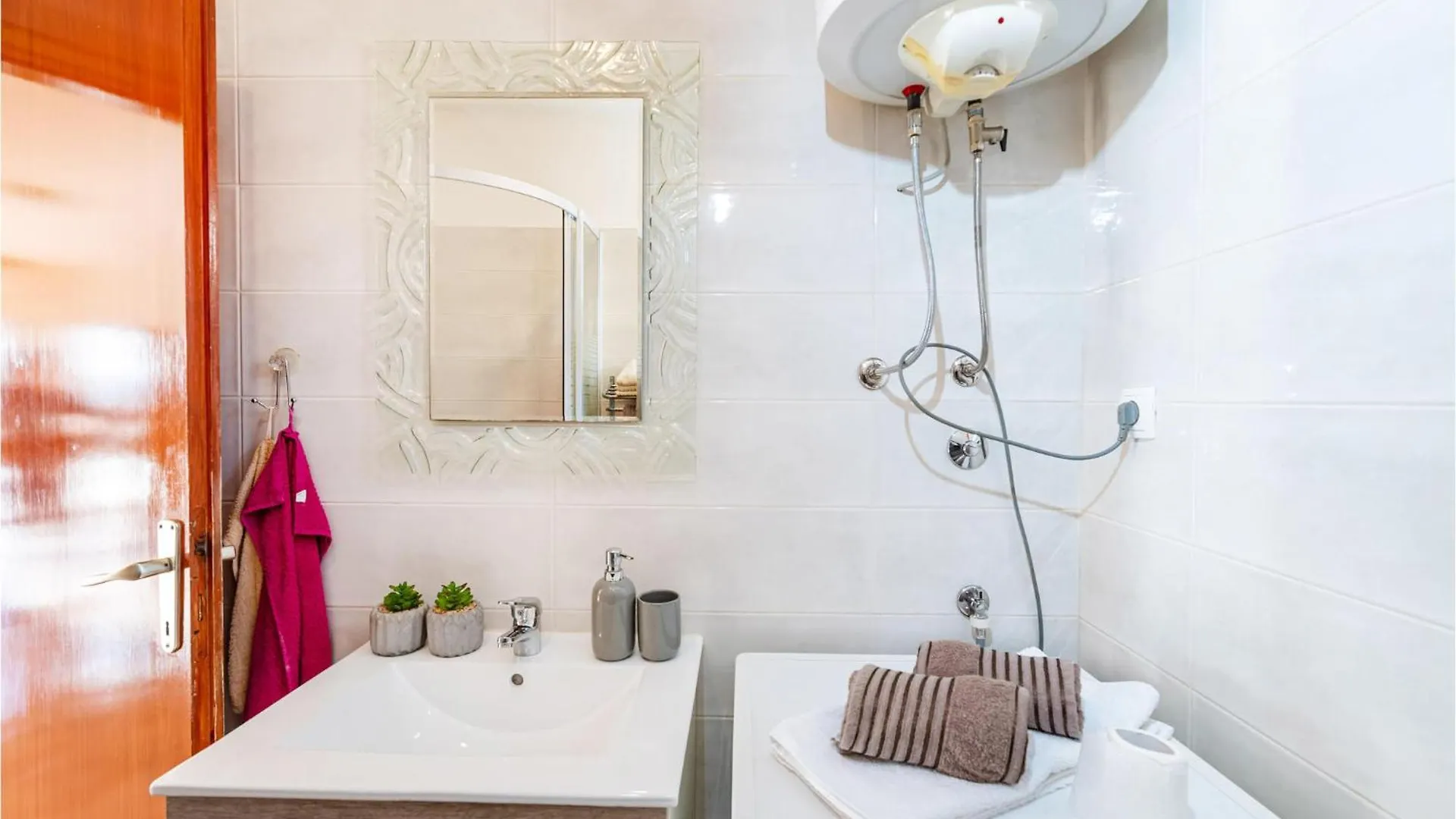 Lovely Apartment In Jasenice With Kitchen