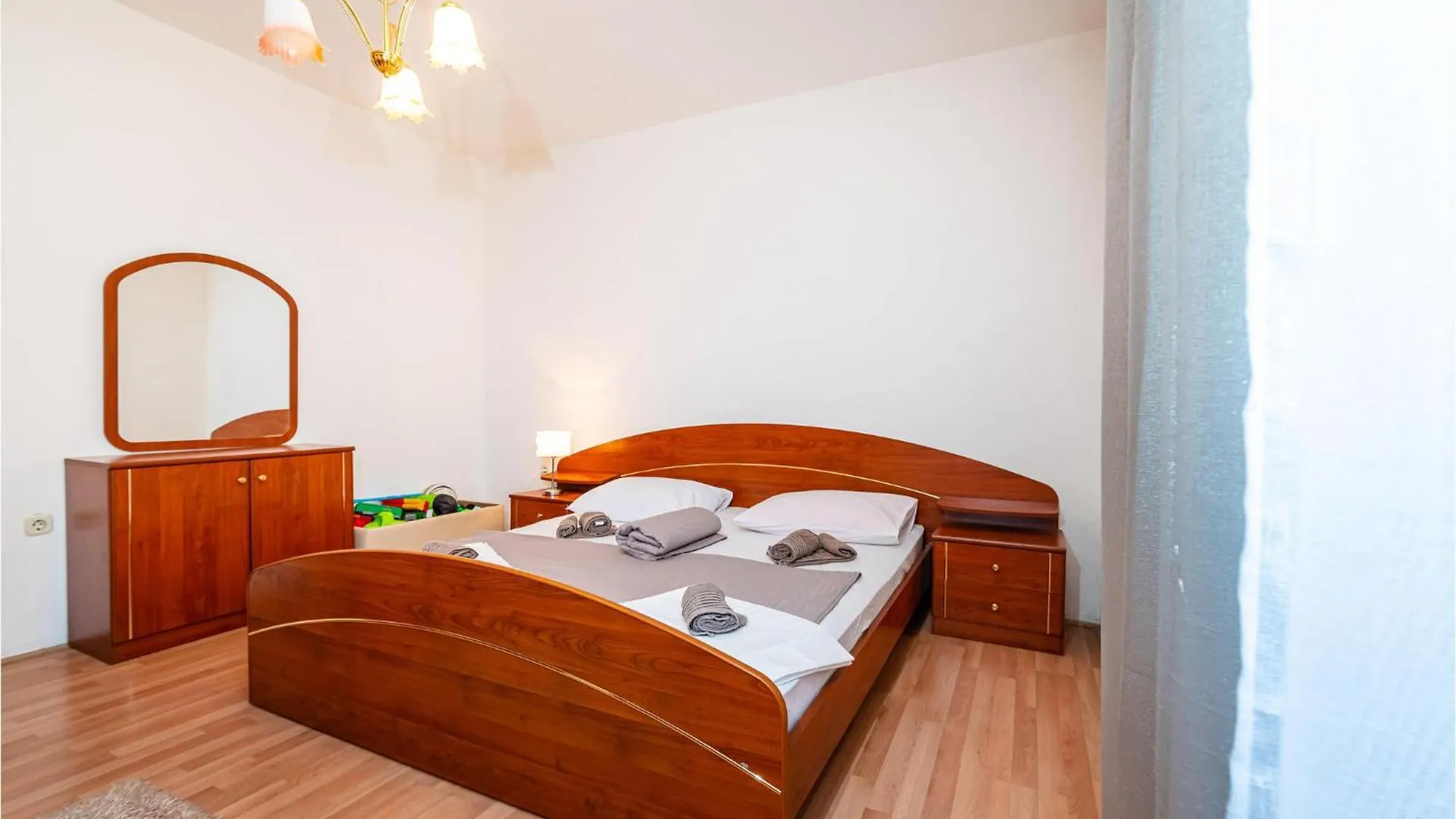Lovely Apartment In Jasenice With Kitchen
